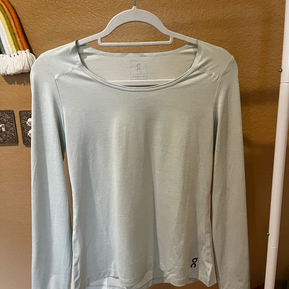 On Running Women's Soft Blue Long Sleeve Blouse